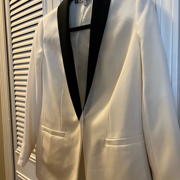 Cute blazer in the style of dinner jacket - Picture 2 of 3